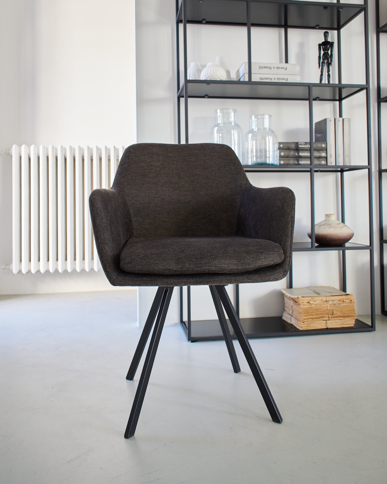Sedia moderna girevole con braccioli in tessuto e ferro Boston dark brown - OrchideaMilano1981