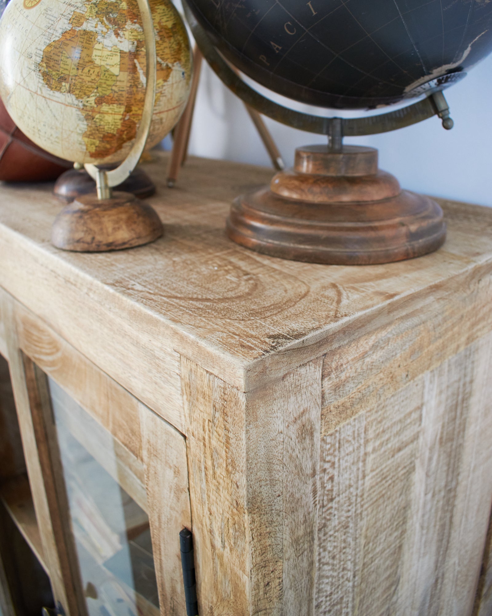 Credenza in legno massello e vetro East Colonial 160 cm - OrchideaMilano1981