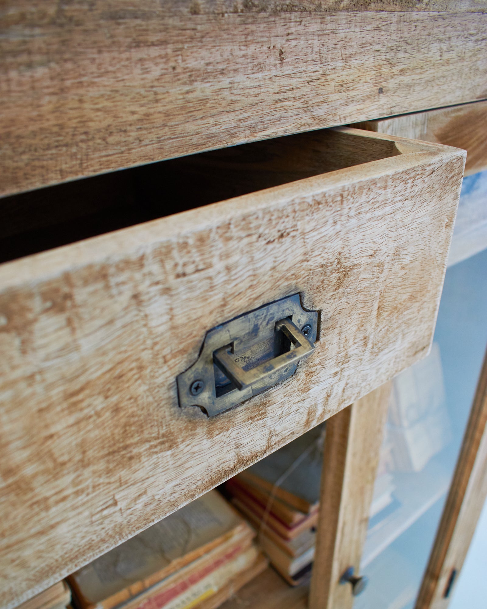 Credenza in legno massello e vetro East Colonial 160 cm - OrchideaMilano1981