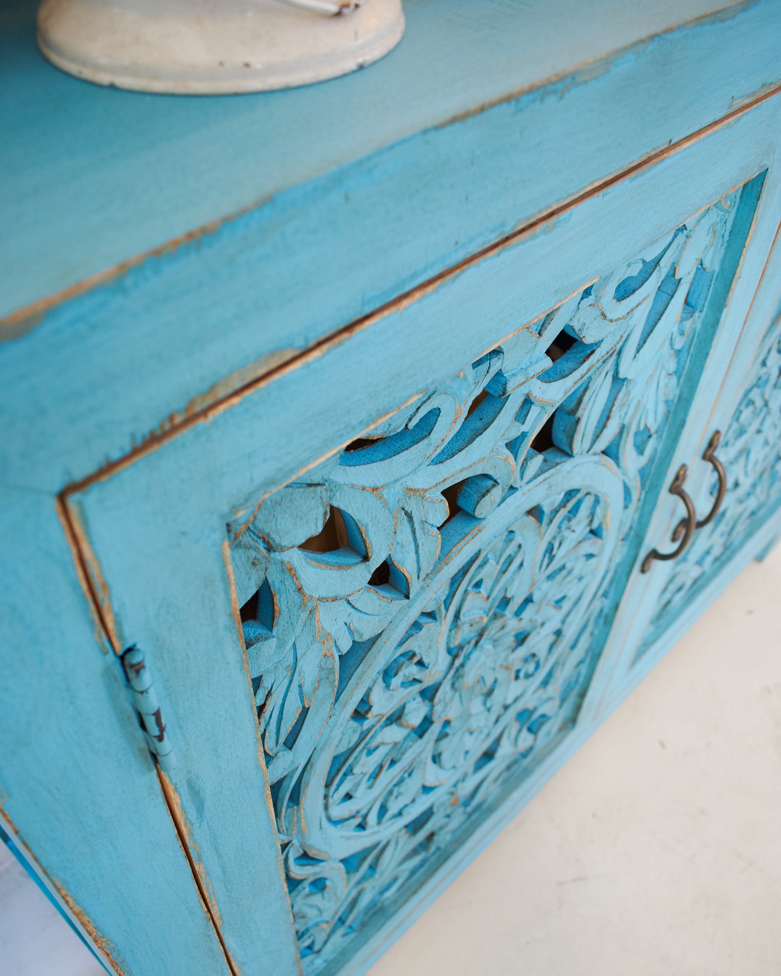 Credenza in legno di mango massello intagliato Madras 110 cm - OrchideaMilano1981