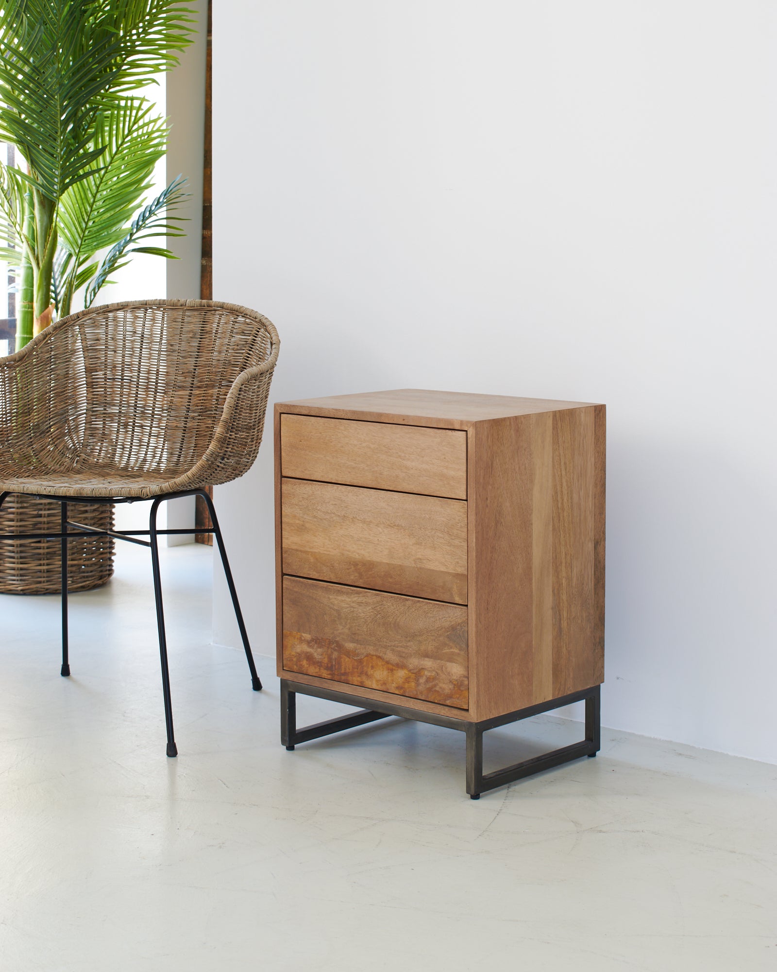 Comodino 3 cassetti in legno e ferro Skyline 45 cm - OrchideaMilano1981