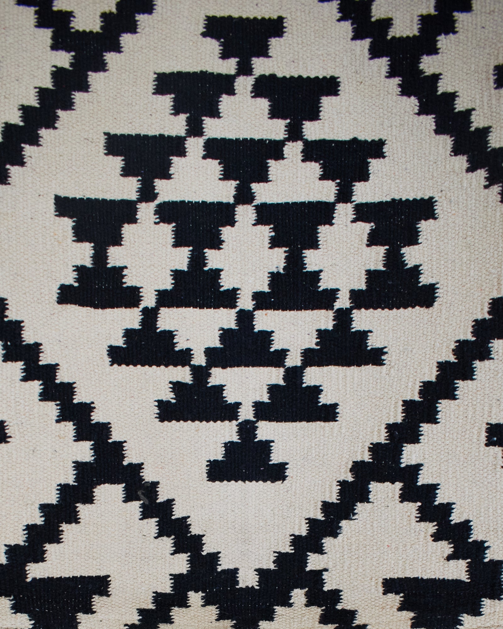 Poltrona in tessuto kilim e ferro Black & White con doppia copertura - OrchideaMilano1981