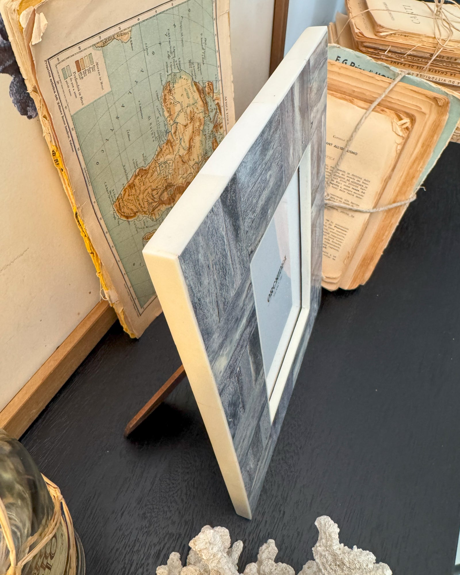 Portafoto con cornice in osso Dusty Blue Edge - OrchideaMilano1981