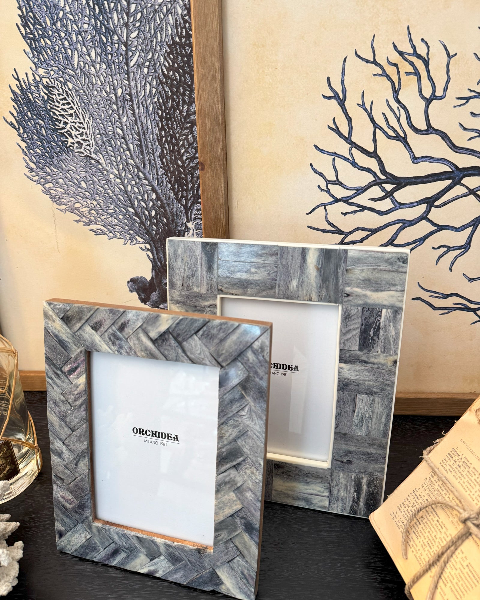 Portafoto con cornice in osso Dusty Blue Edge - OrchideaMilano1981