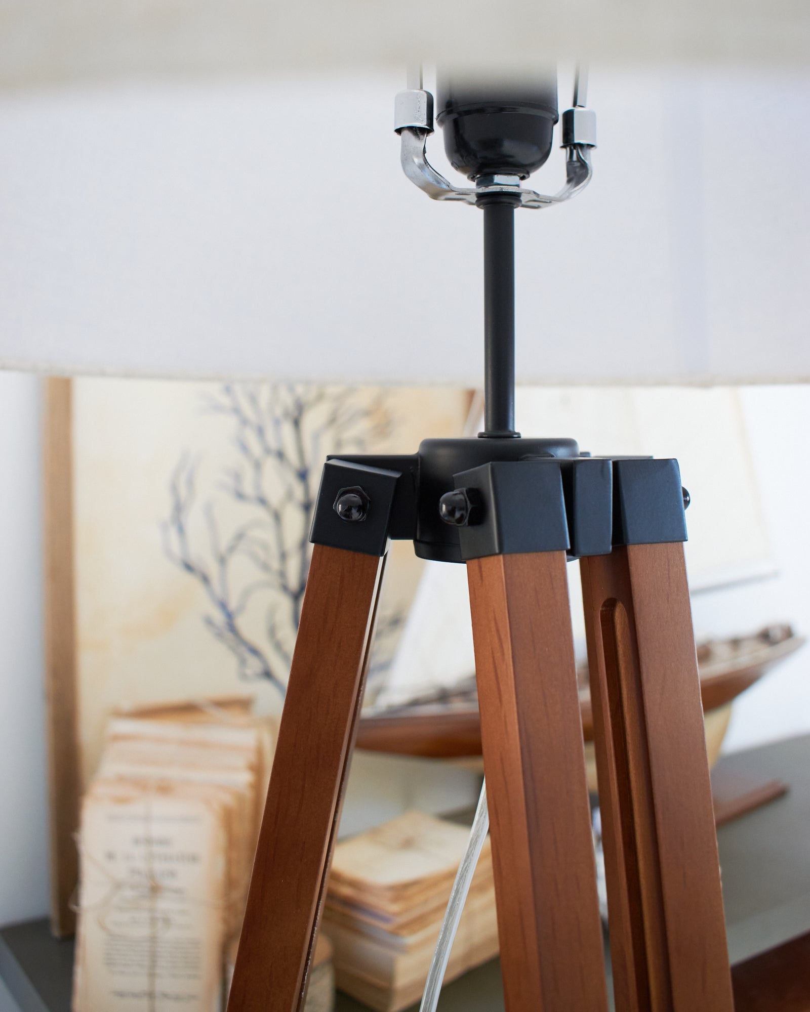Lampada da terra in legno Zoagli - OrchideaMilano1981