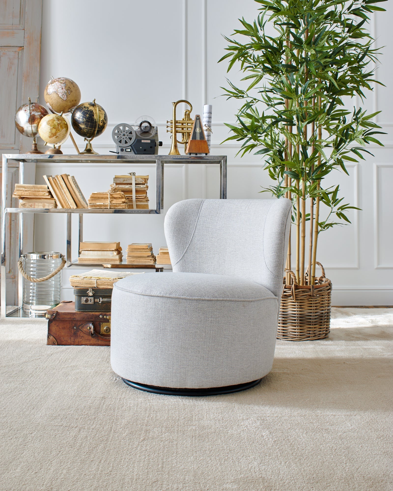 Poltrona girevole in tessuto White and Beige – Orchidea Milano 1981