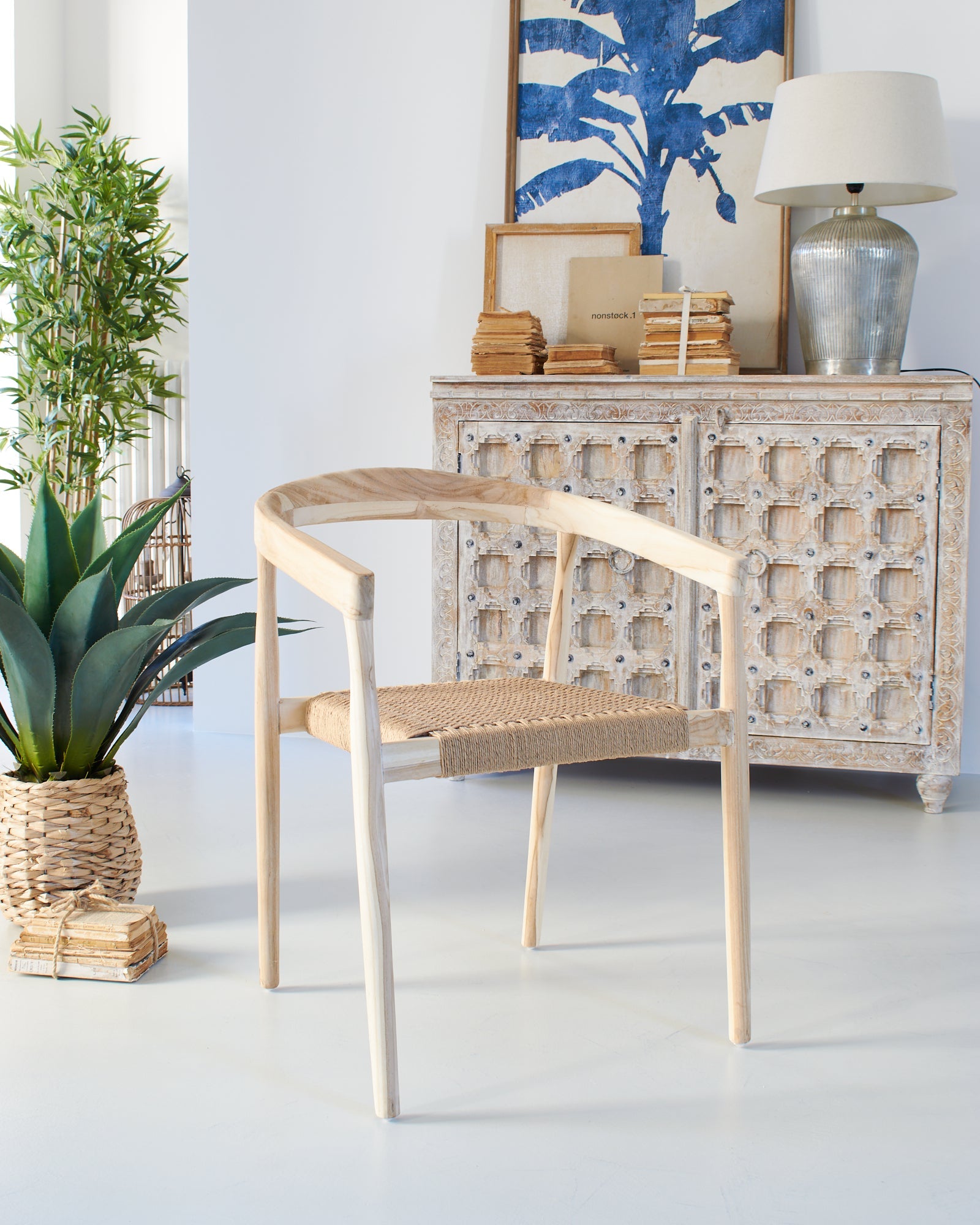 Sedia con braccioli in legno Colony - OrchideaMilano1981