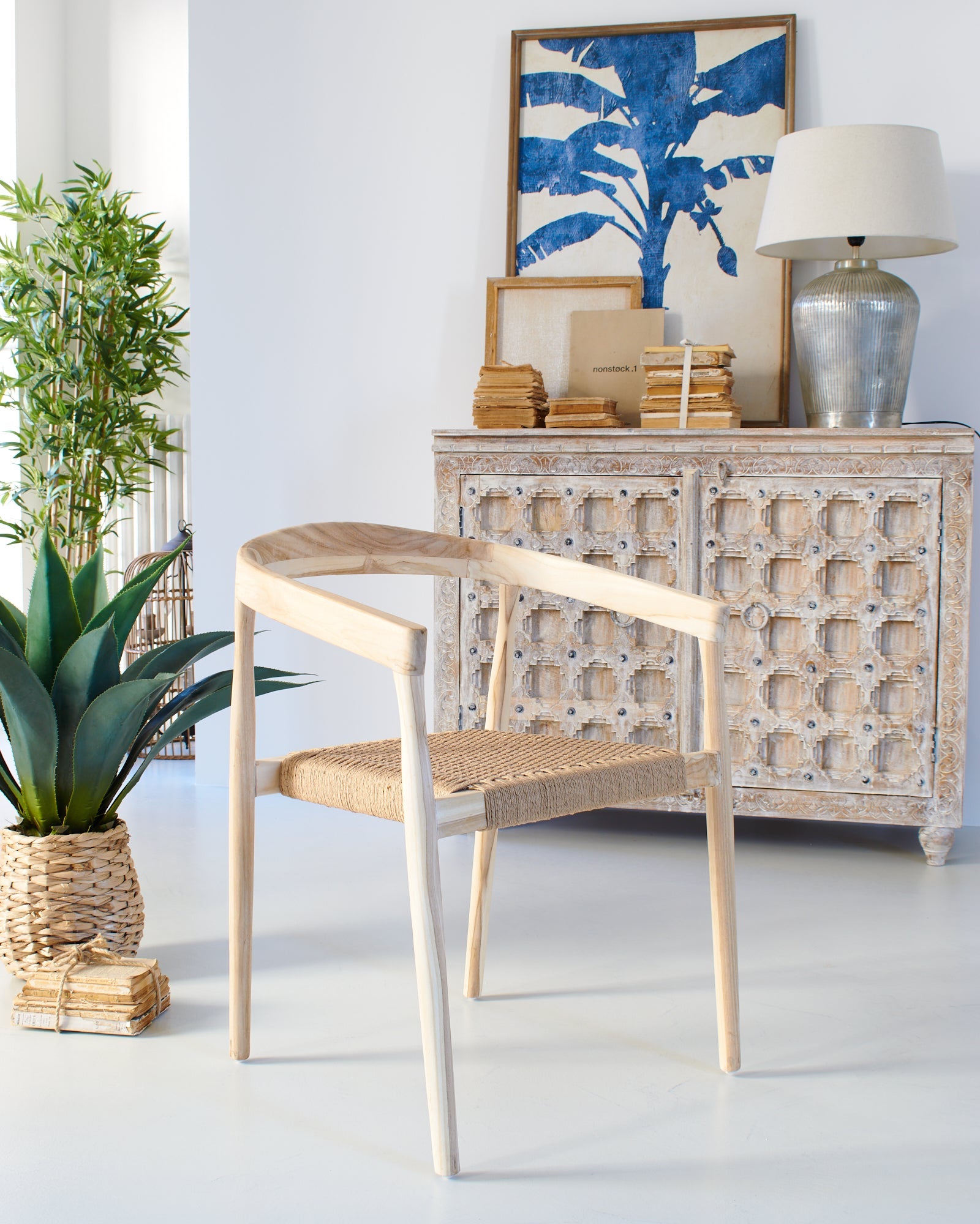 Sedia con braccioli in legno Colony - OrchideaMilano1981