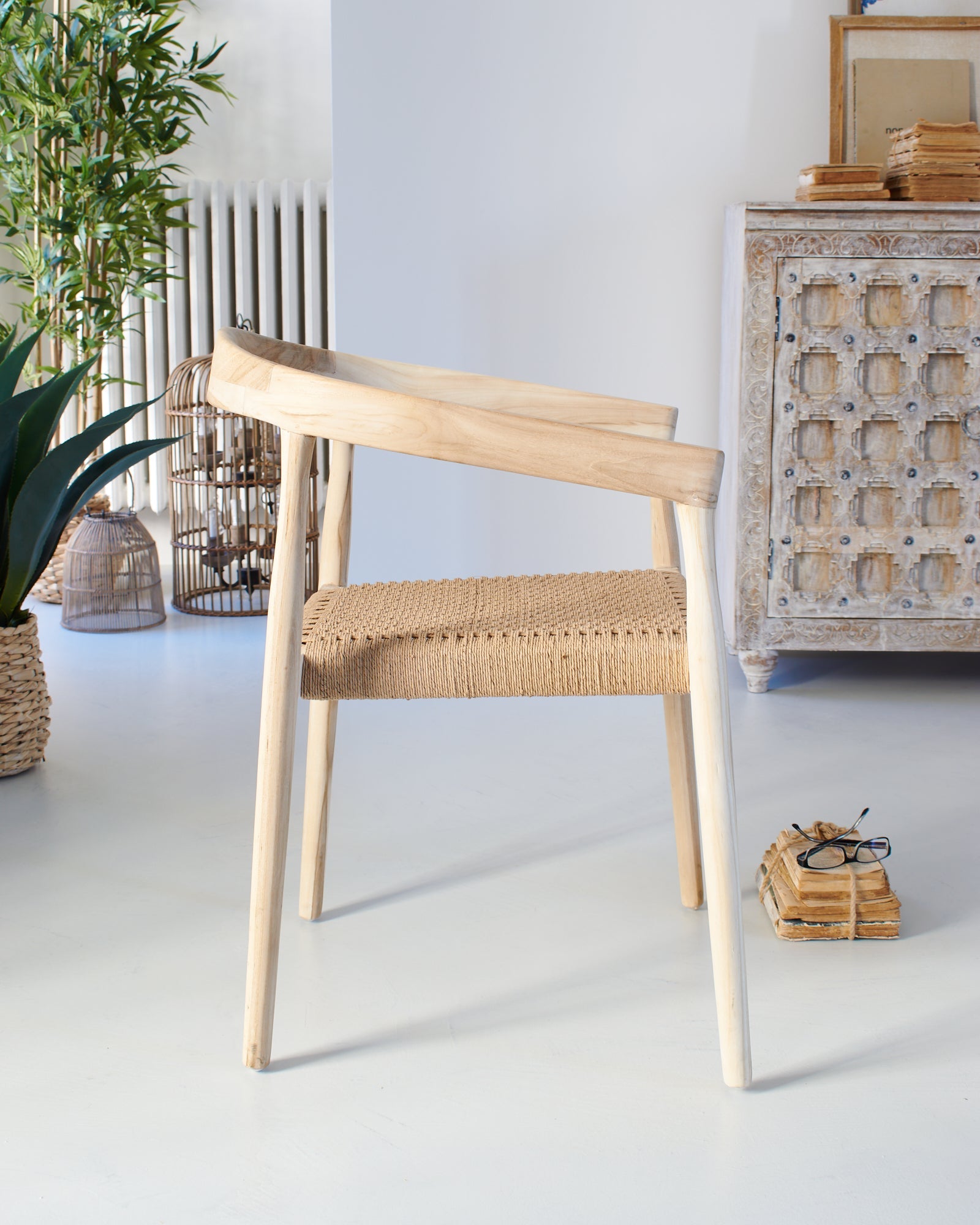 Sedia con braccioli in legno Colony - OrchideaMilano1981