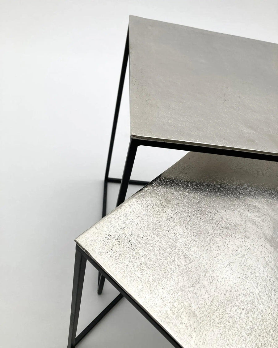 Tavolini quadrati a nido in alluminio e ferro Old Metal set da 3 - OrchideaMilano1981