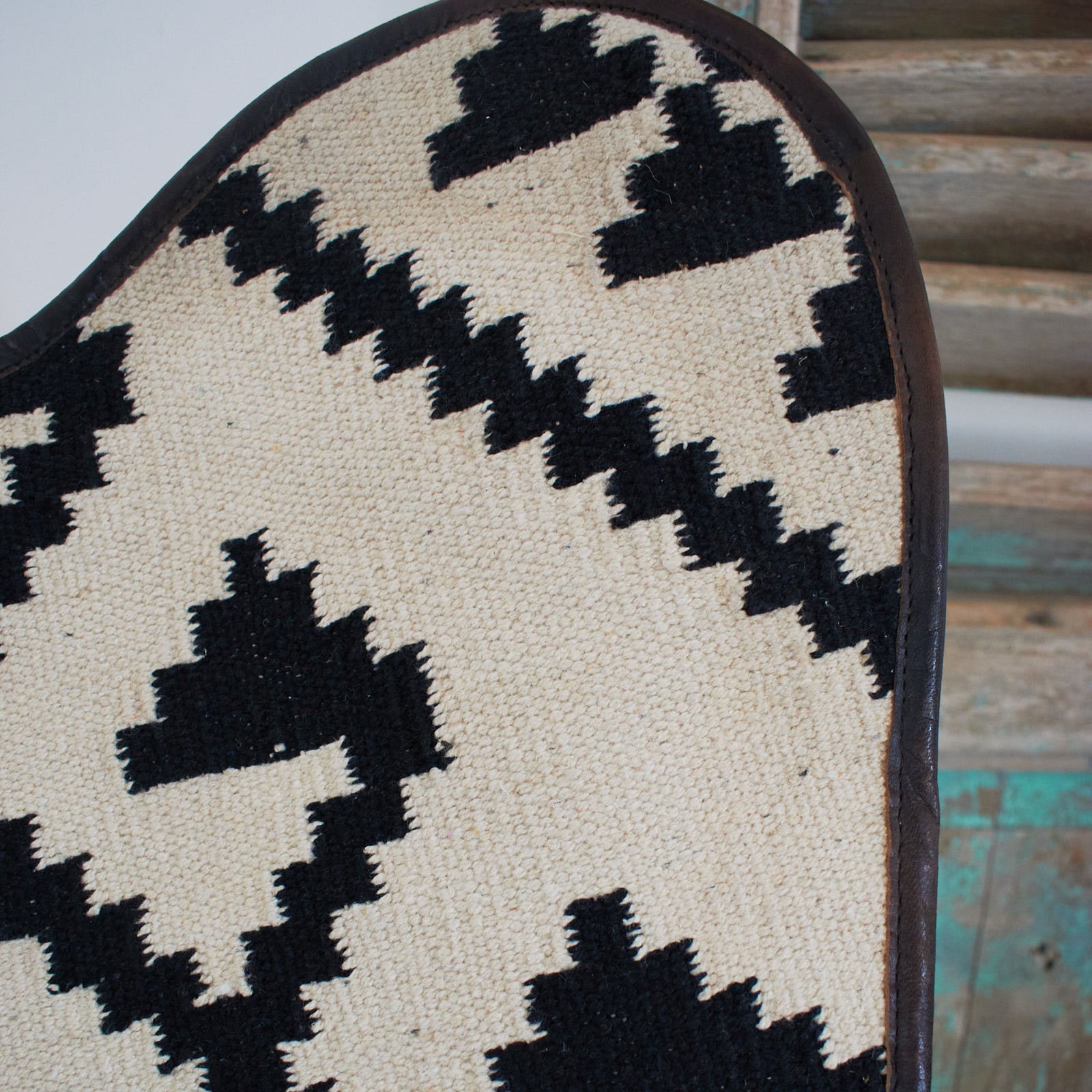 Poltrona in tessuto kilim e ferro Black & White con doppia copertura - OrchideaMilano1981