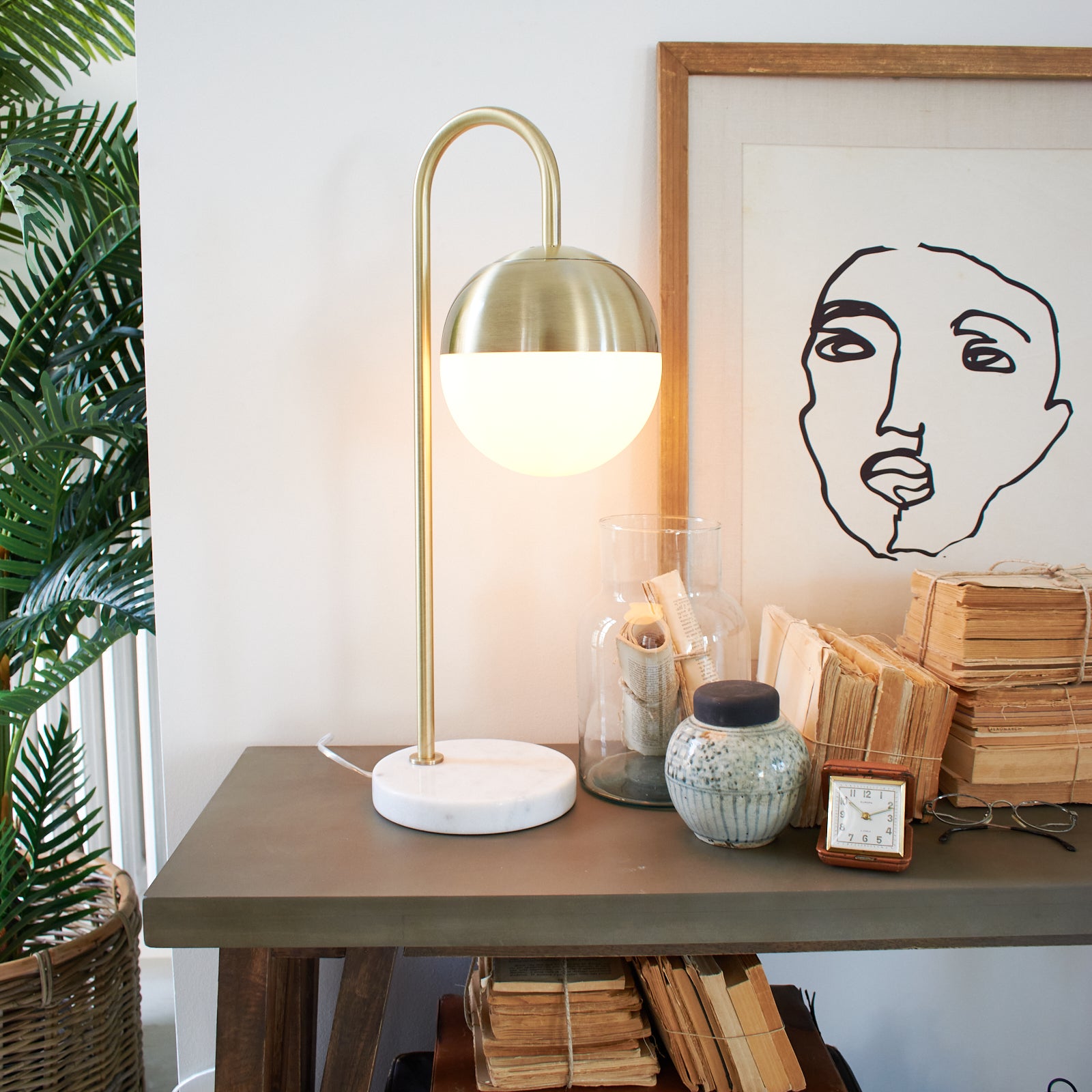 Lampada da tavolo in metallo, marmo e vetro opalino St. Germain - OrchideaMilano1981