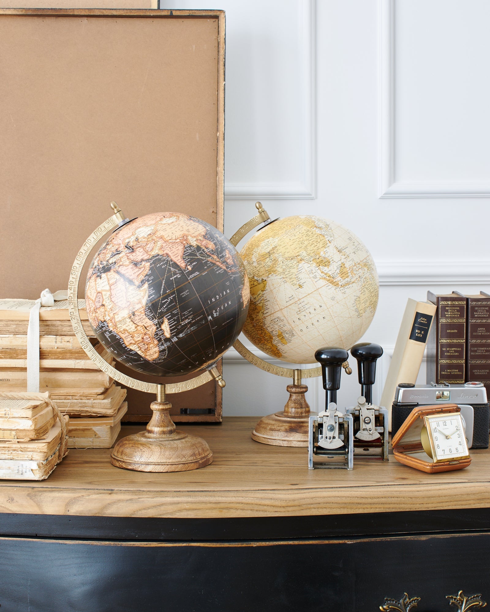 Mappamondi decorativi con base in legno Stanford set da 2 - OrchideaMilano1981