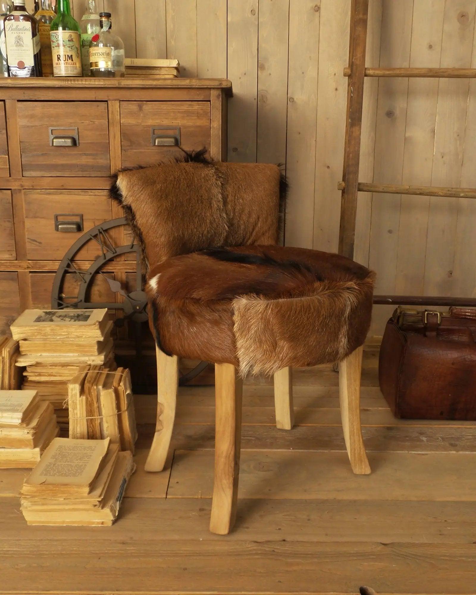 Poltroncina in legno e pelle di capra Aspen - OrchideaMilano1981