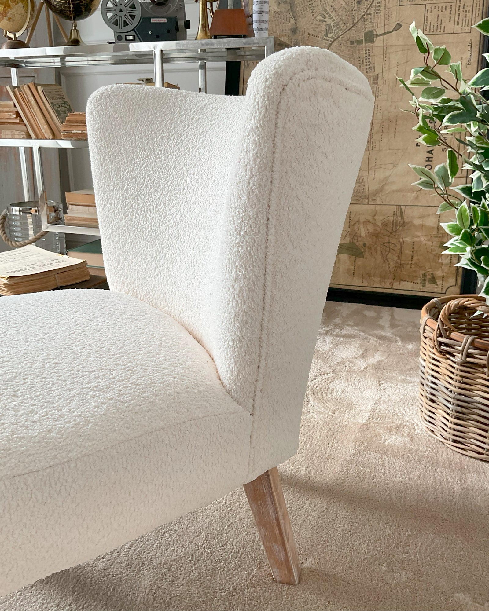 Poltroncina in tessuto e legno Pure White - OrchideaMilano1981